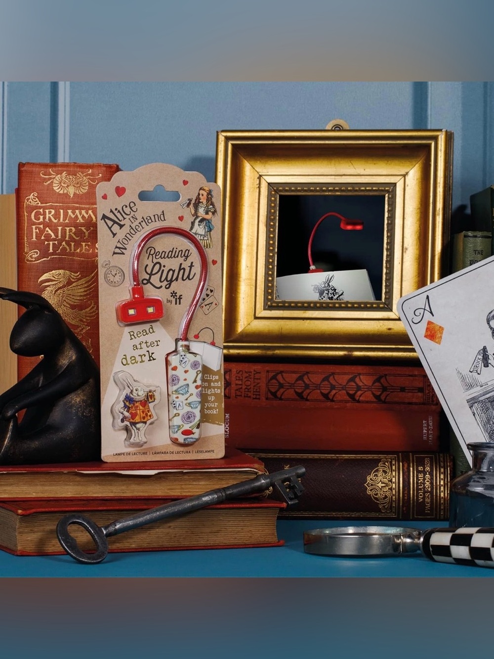 Alice in Wonderland Red Flexible Reading Light, NWT 🫖 ♥️ 🃏 🐇 - Picture 4 of 7